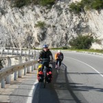 On se fait doubler sur la courbe...