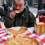 Une bonne pizza sur la place des arenes